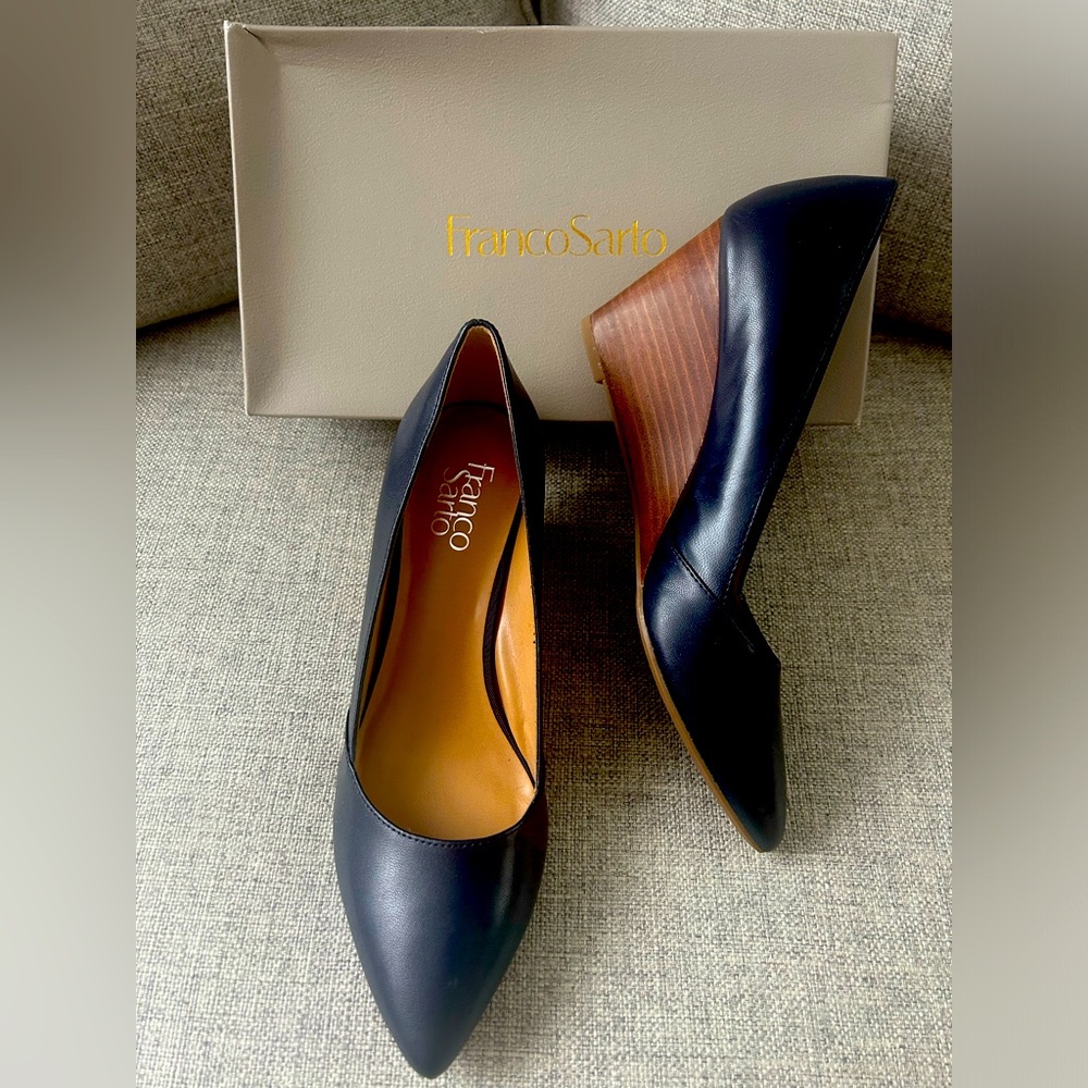 Franco Sarto “Frankie” women’s shoe. Midnight blue leather.
